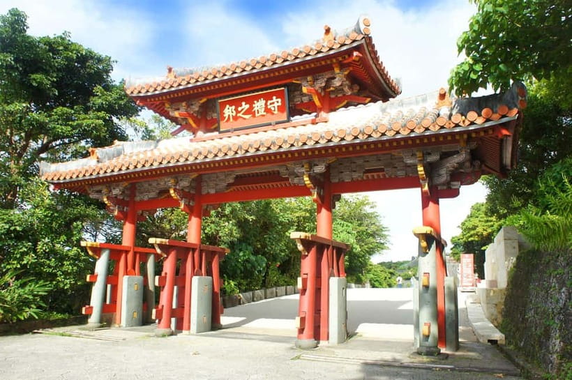 Okinawa: Double-Decker Open Top Bus Tour for Shuri Castle - Why the red double-decker bus is the main event