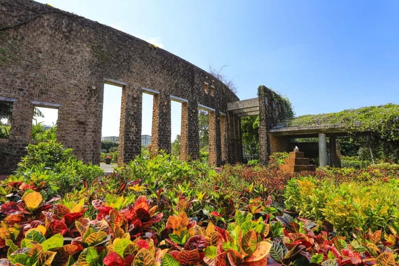 Okinawa: Tropical Dream , Ryukyu Mura, Banta Cafe Bus Tour - Ryukyu Village: culture in a compact visit