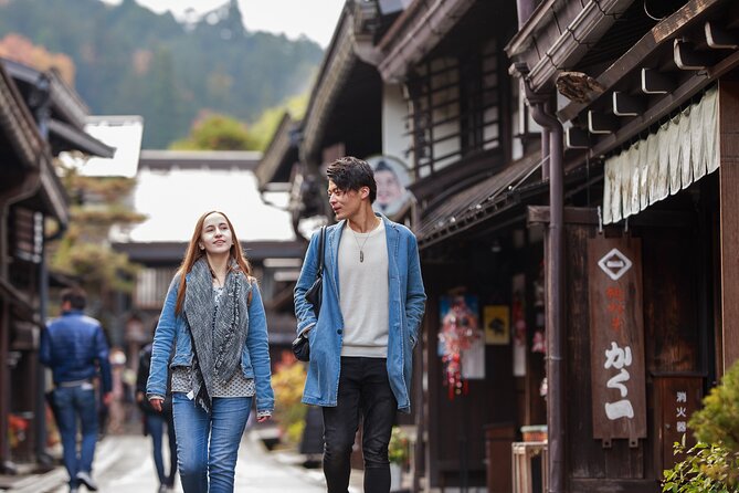 One Way Bus from Kanazawa to Takayama with a stop at Shirakawago - What the self-guided format means