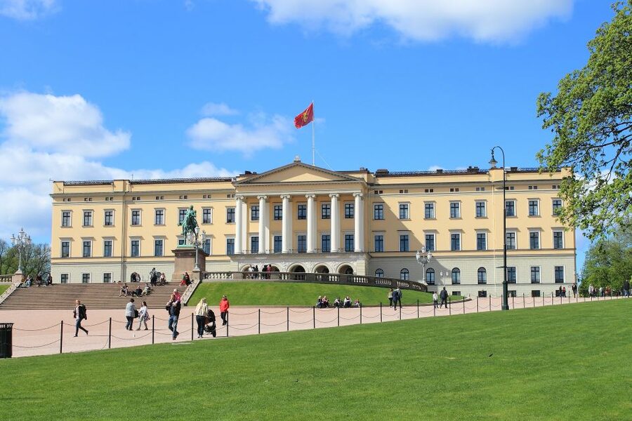 Oslo: Best of Oslo Walking Tour and Hop-on Hop-off Bus Tour - What the 24-hour bus adds
