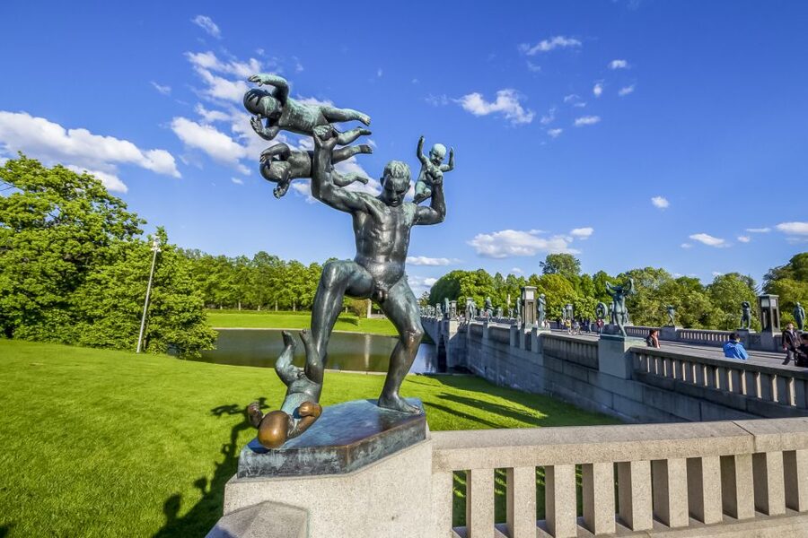 Oslo: Grand City Sightseeing Tour by Bus with Fjord Cruise - Why this full-day Oslo tour works well