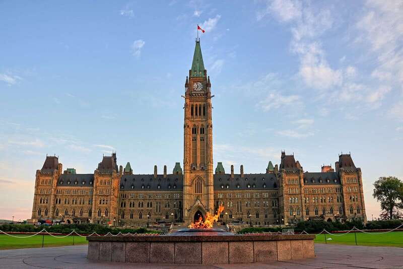 Ottawa: Hop-On Hop-Off Guided City Tour Pass - Key points before you board