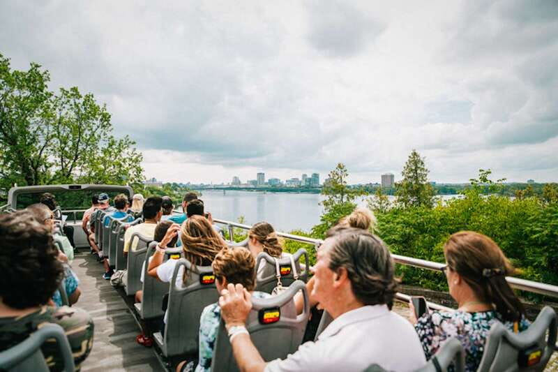 Ottawa: Hop-On Hop-Off Guided City Tour Pass - Starting at 44 Sparks Street