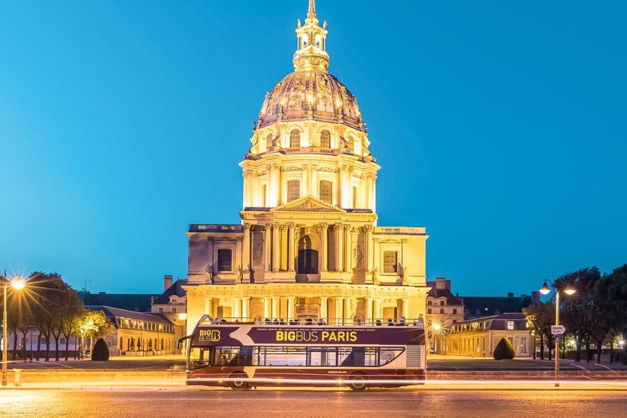 Paris: Big Bus Panoramic Night Tour by Open-Top Bus - Audio commentary and equipment