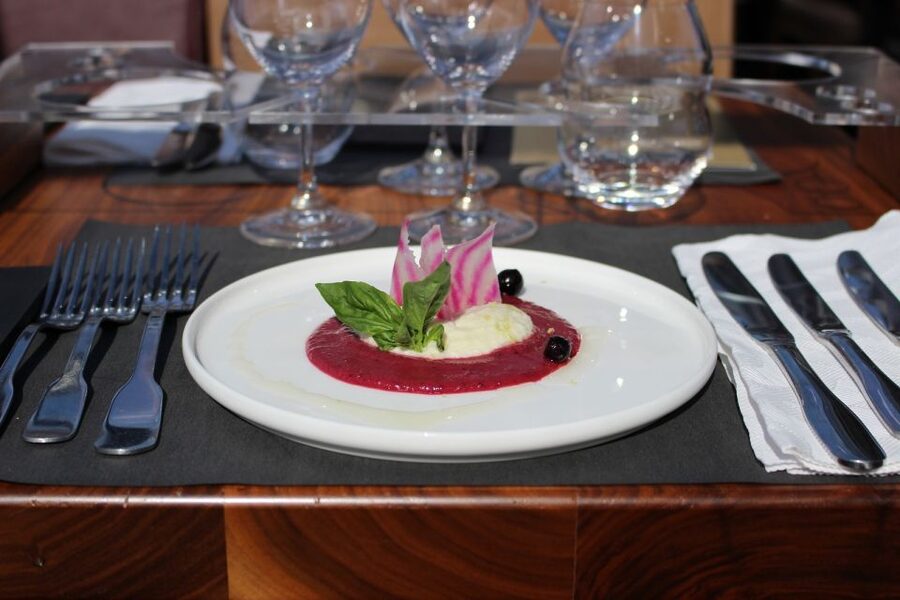 Paris: Bustronome Gourmet Lunch Tour on a Glass-Roof Bus - Who should book the Bustronome lunch