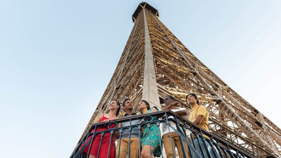 Paris: City Tour by Bus with Eiffel Tower & Optional Summit - Comfort, photos, and practical limits