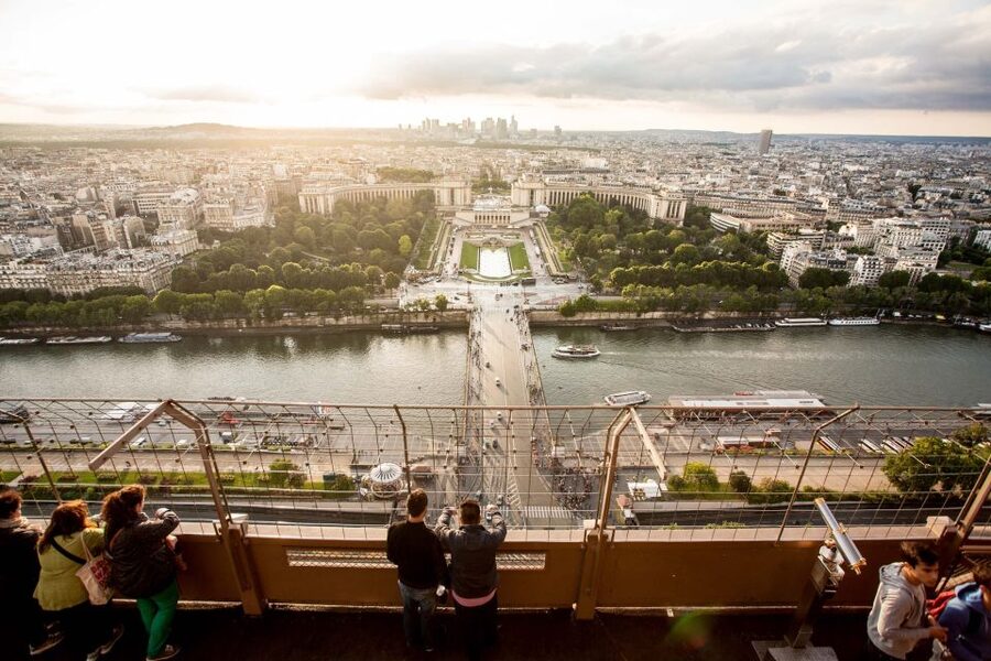 Paris: City Tour by Bus with Eiffel Tower & Optional Summit - Who should book this evening?
