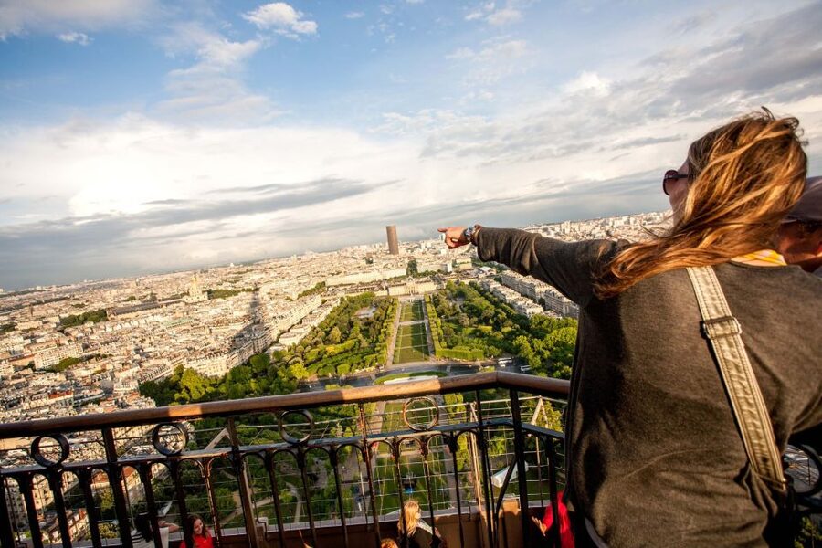 Paris: City Tour by Bus with Eiffel Tower & Optional Summit - Seeing Champs Elysées and the Louvre after sunset