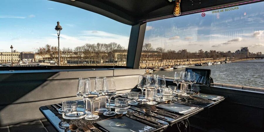 Paris: Cultural Night Bus Tour with Dinner On Board - The Eiffel Tower moment