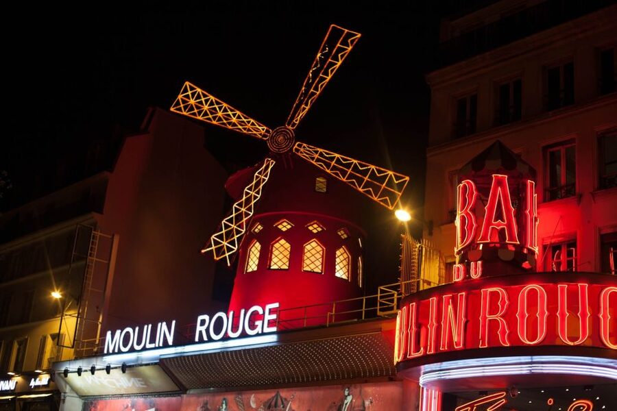 Paris: Discovery Hop-On Hop-Off and Paris by Night Tour - Five walking tours make the pass more useful