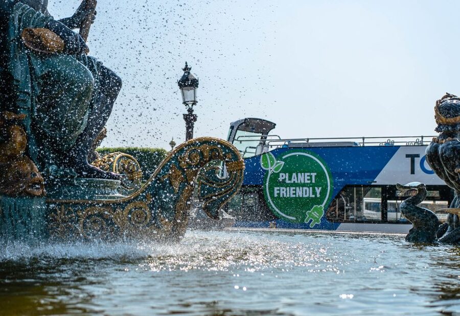 Paris: Hop-on Hop-off Bus Tour & Seine Cruise Bundle Tour - Audio guides, walking tours, and the app