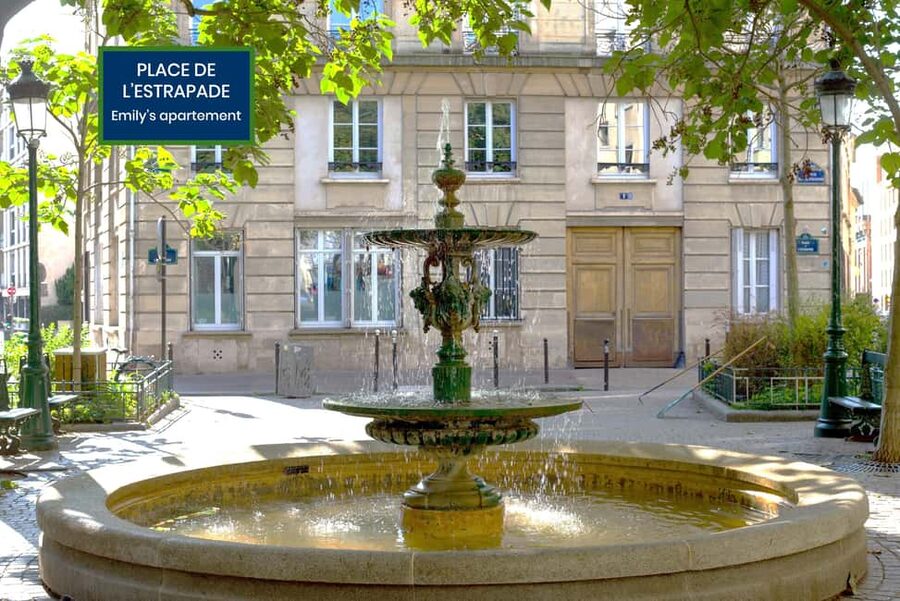 Paris: Hop-on with Emily walking tour and bus tour - Stop 4 is the key logistical detail
