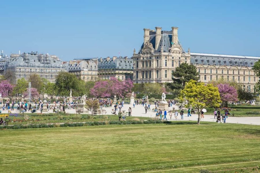 Paris: Louvre Museum Access with Host and Hop-On Hop-Off Bus - Invalides, the Champs-Élysées, and the Eiffel Tower