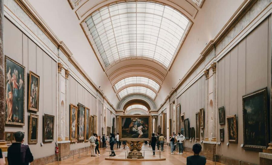 Paris: Louvre Museum Access with Host and Hop-On Hop-Off Bus - What the two-hour Louvre visit really includes