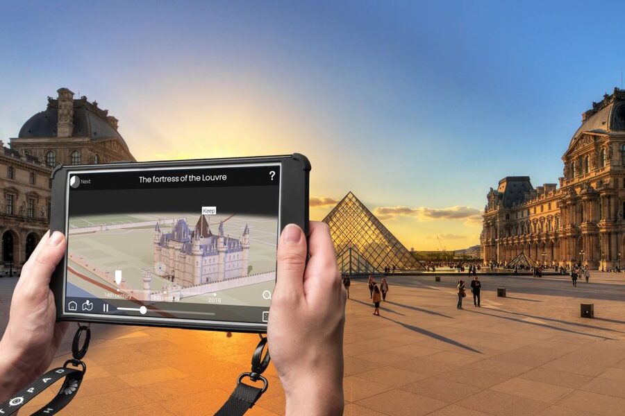 Paris: Openair Double Decker Bus Audio-Guided City Tour - Les Invalides, Pont Neuf, and Notre Dame
