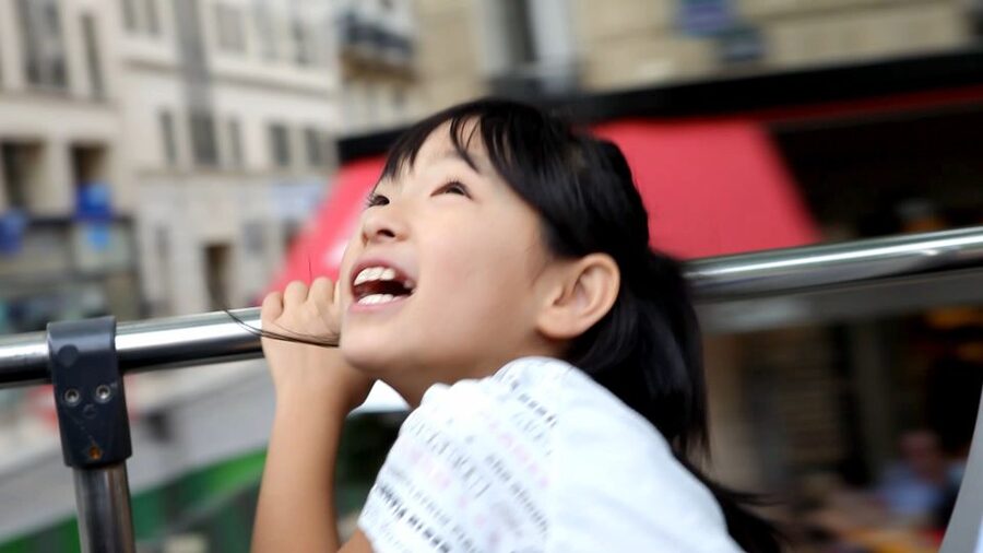 Paris: Tootbus Kids Bus Tour Experience - The Arc de Triomphe and the western axis