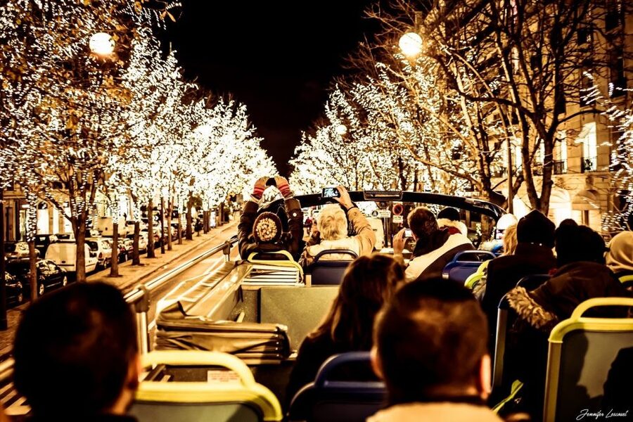 Paris: Tootbus Open-Top Christmas Bus Tour - Arc de Triomphe and the traffic circle