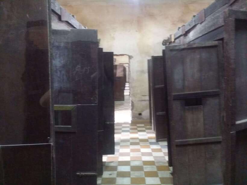 Phnom Penh: Killing Fields and Prison S21 Bus Tour - Who should book this experience?