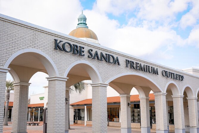 Play with Snow Crab Buffet Lunch and Strawberry Picking Bus Tour - Two hours at Kobe-Sanda Premium Outlets