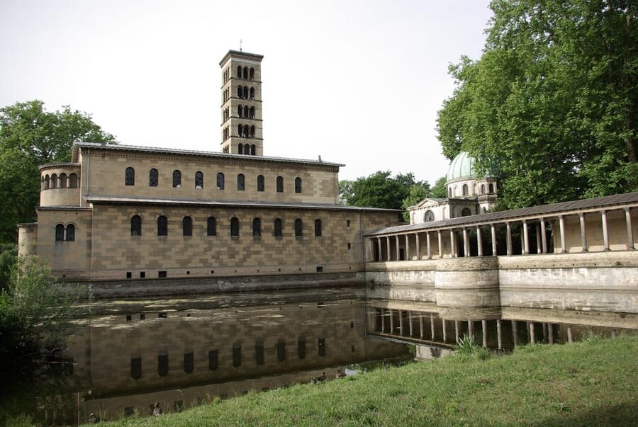 Potsdam: 5-Hour-Tour "Parks & Palaces" from Berlin by VW-Bus - Alexandrowka and Potsdam’s changing identities