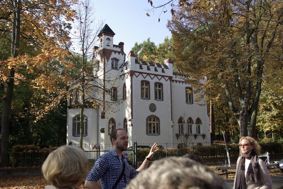 Potsdam-Babelsberg: 5-Hour-Tour "Film-History" by VW-Bus - What the guide adds to the experience