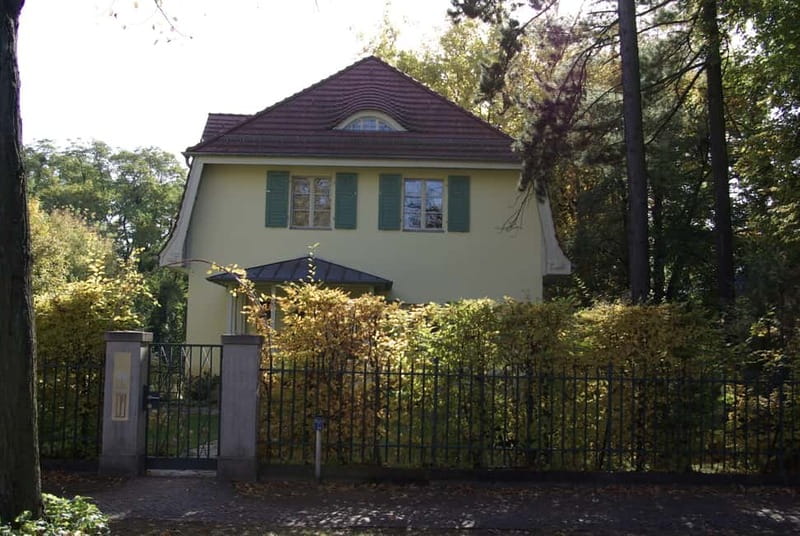 Potsdam-Babelsberg: 5-Hour-Tour "Film-History" by VW-Bus - Who will enjoy this tour most?