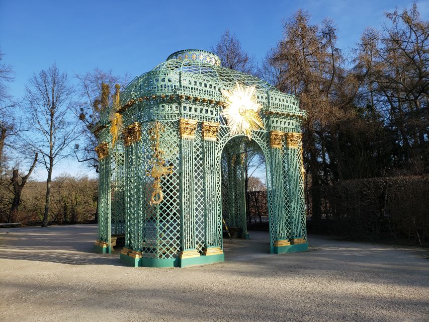 Potsdam: Private Bus Tour with Park Walk to Sanssouci Palace - Why Potsdam makes a good short outing