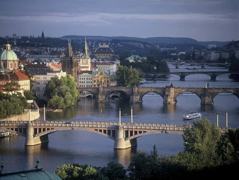 Prague: Bus and Boat Tour - A quick way to understand Prague’s central districts