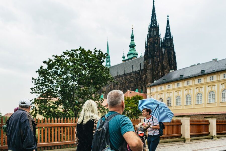 Prague: City Highlights By Bus, Boat, and on Foot - Guides, languages, and group atmosphere