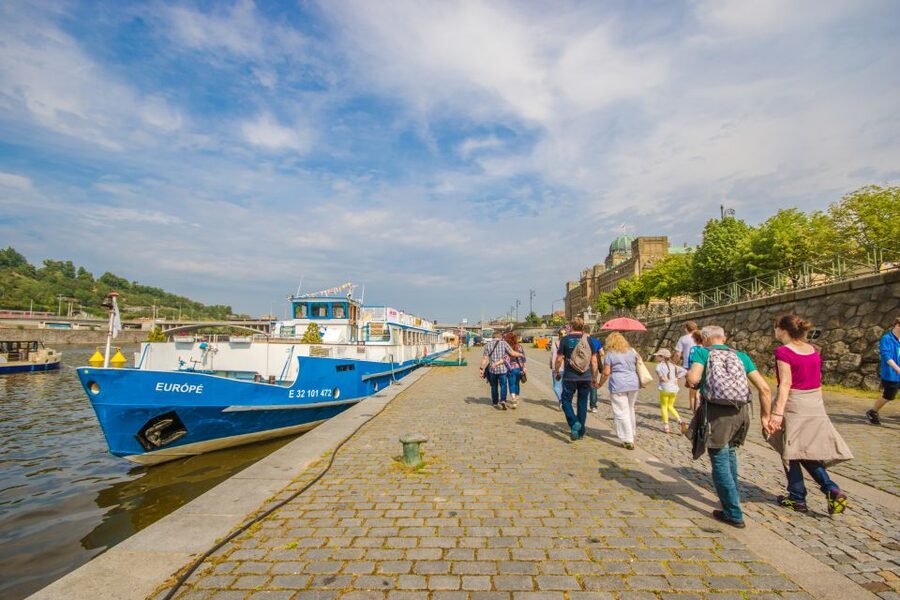 Prague: Guided Bus & Walking Tour with River Cruise & Lunch - Charles Bridge, Rudolfinum, and the Old Town