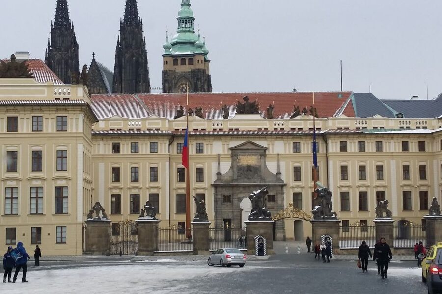 Prague: Historic City Center Bus Tour with Top Sights - Loreta, Lesser Town, and the return ride