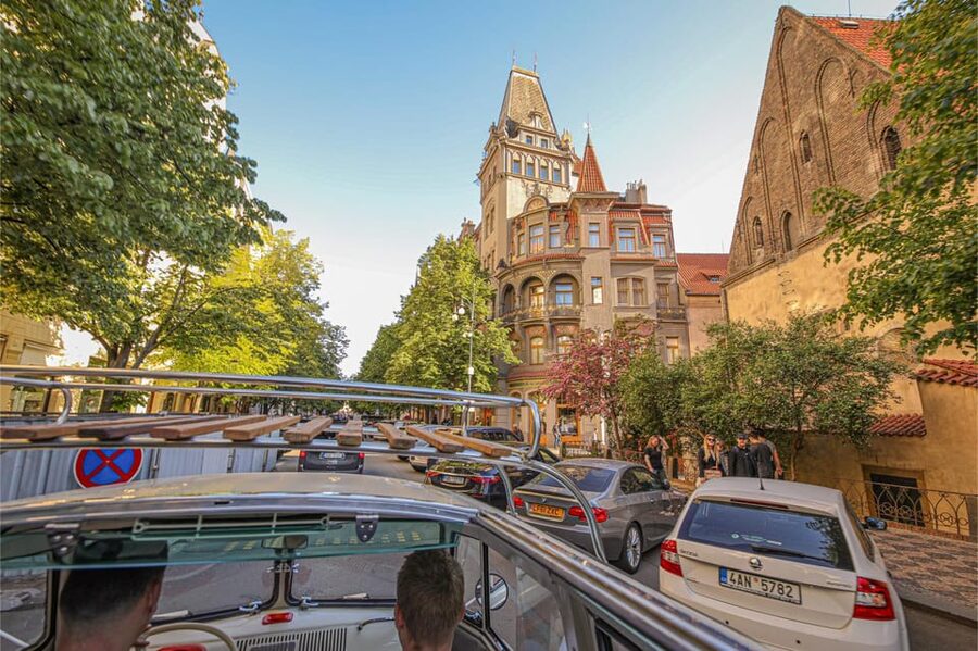 Prague: Private Sightseeing Tour in original VW Samba bus - Who will enjoy this Prague tour most