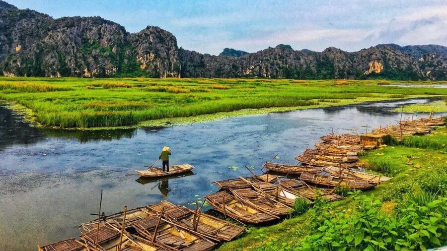 Private Car/Bus Renting Hanoi - Ninh Binh - Halong - Sapa... - Lunch in Ninh Binh and a useful pause