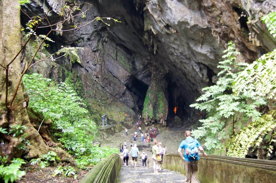 Private Car/Bus Renting Hanoi - Ninh Binh - Halong - Sapa... - Mua Cave and the 500-step climb