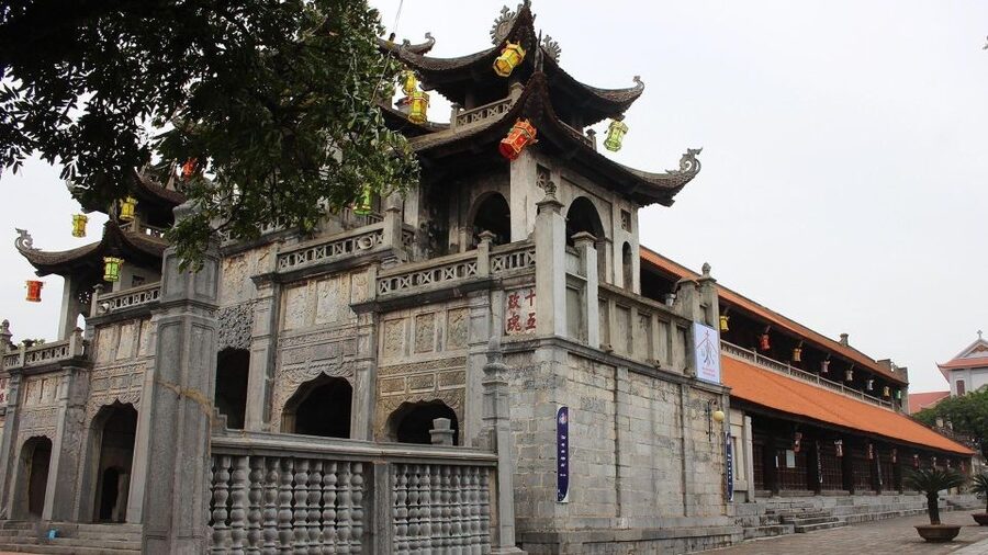 Private Car/Bus Renting Hanoi - Ninh Binh - Halong - Sapa... - The private car, guide, and pace