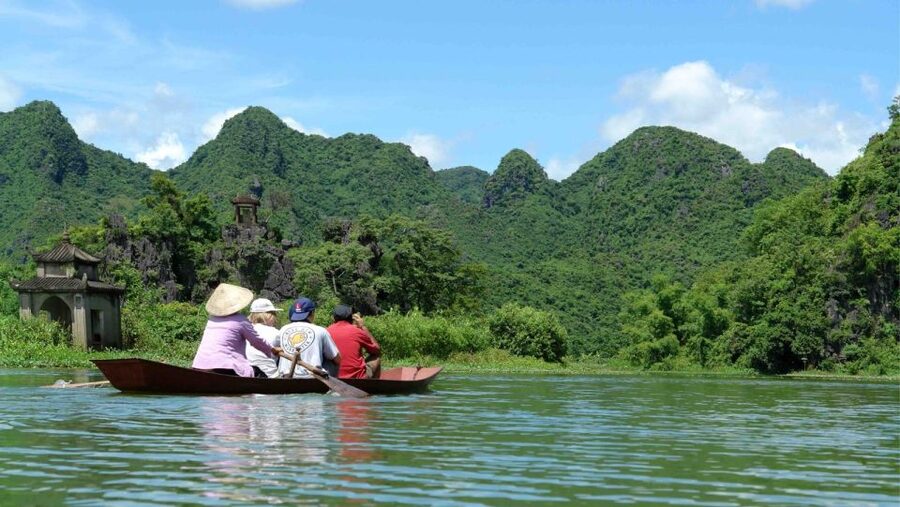 Private Car/Bus Renting Hanoi - Ninh Binh - Halong - Sapa... - Who should book this experience?