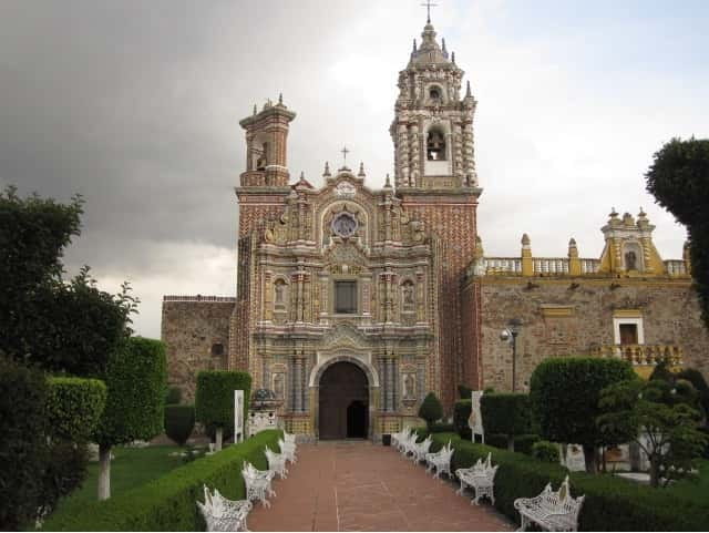 Puebla: Cholula Magical Town Tour by Double-Decker Bus - Santa María Tonanzintla: decoration without empty corners