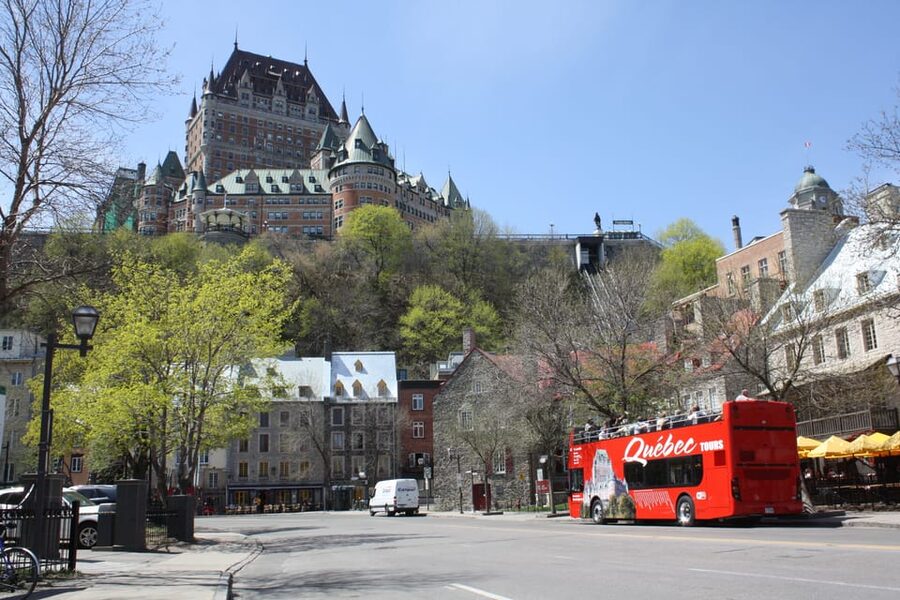 Quebec City: Hop-on Hop-off Open-Top Double Decker Bus Tour - The audio guide and the occasional live guide
