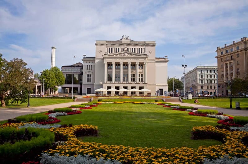 Riga: Hop-On, Hop-Off Tour - Vanšu Bridge, Bellevue Park Hotel, and Kalnciema