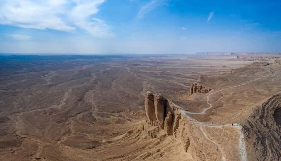 Riyadh Edge of The World and Bat Cave Visit by Bus - What to bring for a better day