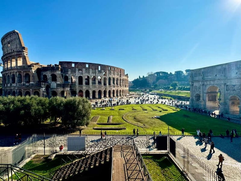 Rome: Hop-on Hop-off Bus and Colosseum, Ancient Rome Tour - Choosing between audio and a live English guide