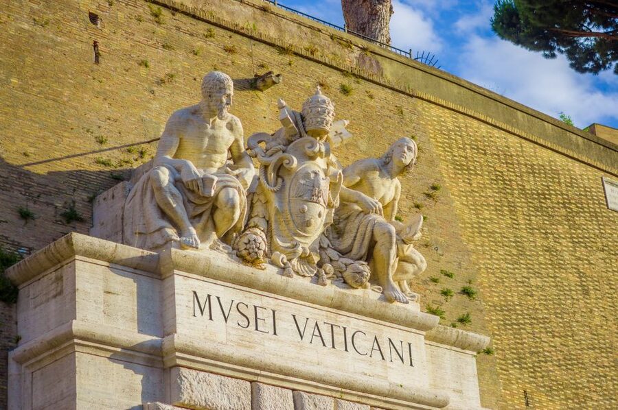 Rome: Hop-on Hop-off Bus & Vatican Museums Ticket - Piazza Venezia and the route through central Rome