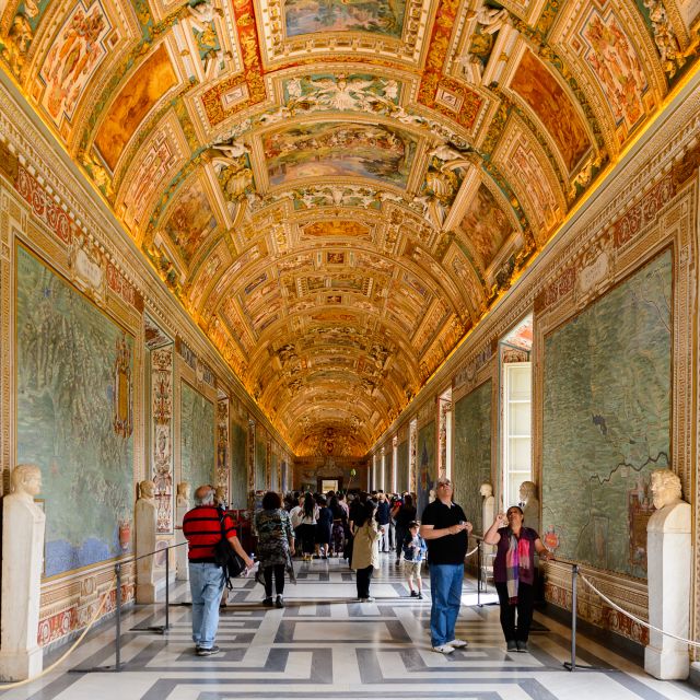 Rome: Hop-on-Hop-off Bus with Vatican and Sistine Chapel - Group size and guide quality