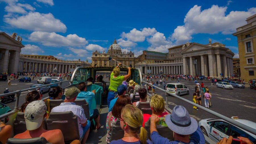 Rome: Hop-on-Hop-off Bus with Vatican and Sistine Chapel - Riding the bus through central Rome