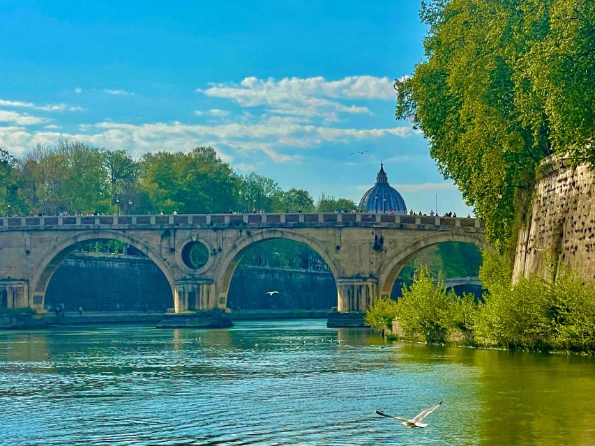Rome Squares and Fountains Tour & River Boat Hop On Hop Off - The guide can make or break this experience