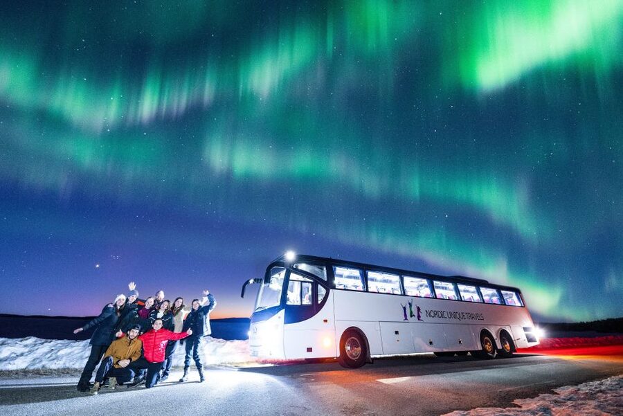 Rovaniemi: Hunting Northern Lights Bus Tour - What happens at the viewing stops