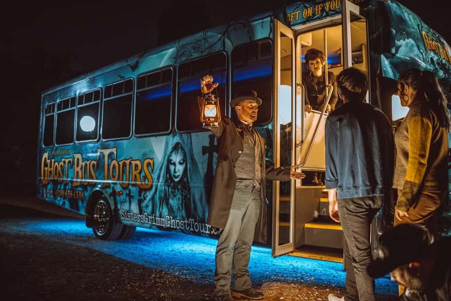 San Antonio: Ghost Bus Tour - The Menger Hotel stop and its haunted reputation