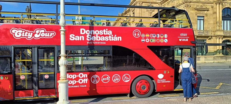 San Sebastian: Hop-On Hop-Off City Tour Bus - Plaza Gipuzkoa and the Belle Epoque center