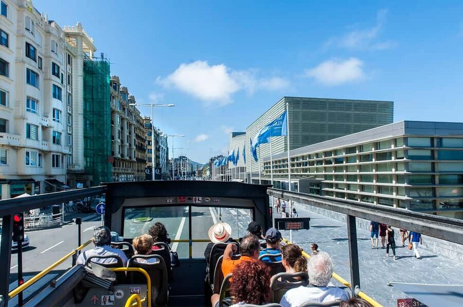 San Sebastian: Hop-On Hop-Off City Tour Bus - Miramar Palace and the return through the city