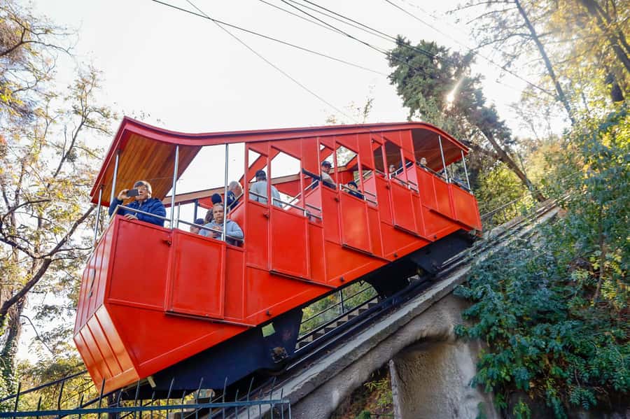 Santiago: 1-Day Hop-On Hop-Off Bus and Cable Car Ticket - Plaza de Armas and the old center
